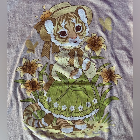 Hot Topic Tops - Hot Topic Tee with Cute Tiger Flower Girl Design Celesse